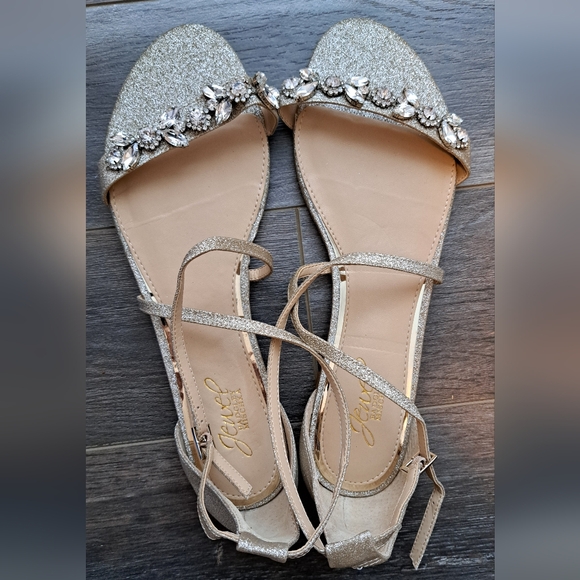 NWOT Jewel Badgley Mischka Tessy Embellished Sandal - Picture 2 of 6
